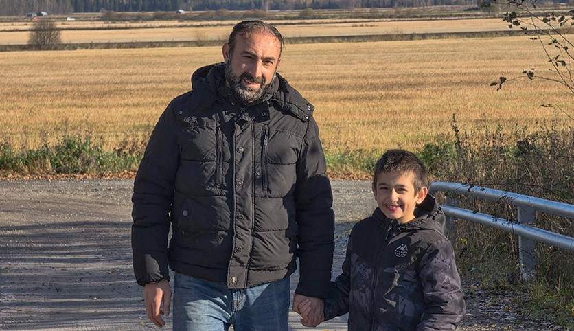 Gurbetçi baba, hayatını otizmli oğluna adadı
