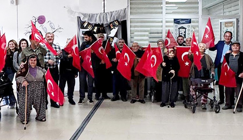 Huzurevi sakinlerinden 29 Ekim kutlaması