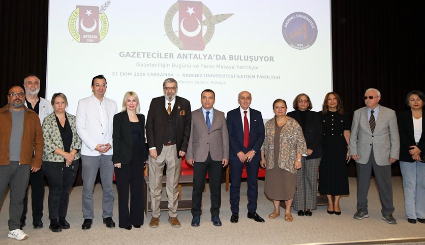 İletişim Fakültesi'nde gazeteciliğin geleceği konuşuldu