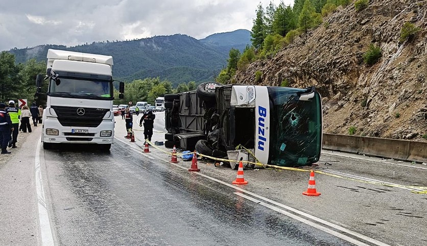Isparta-Antalya yolundaki ölümlü otobüs kazasında şoför tutuklandı