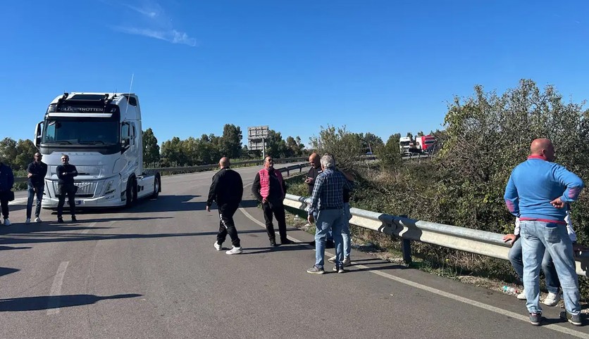 İtalya'da akaryakıt protestoları büyüyor