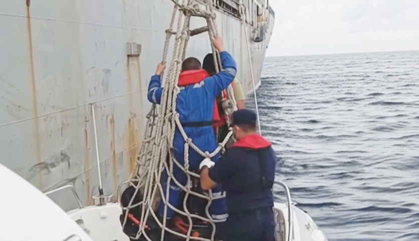 Kaş açıklarındaki gemide yaralanan mürettebat tahliye edildi
