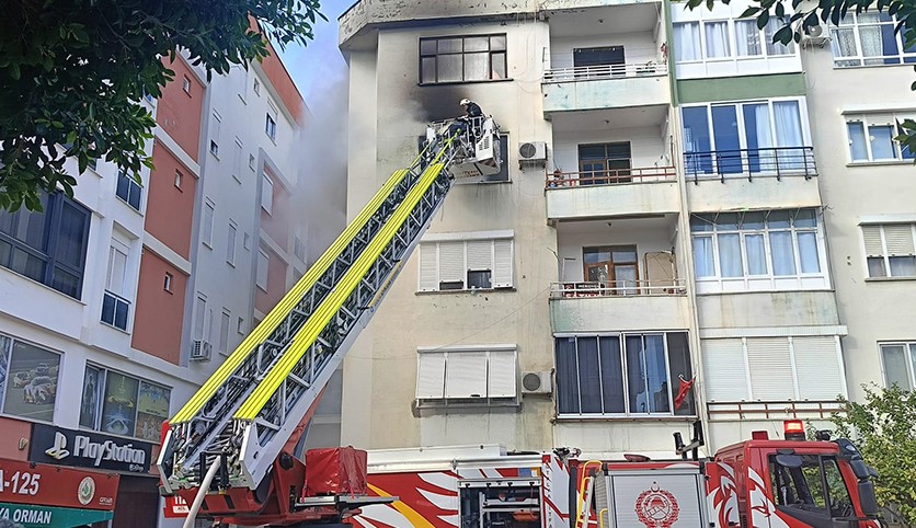 Kumluca'da ev yangını
