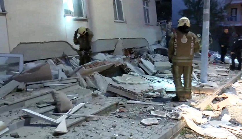 Maltepe'de 7 katlı binanın ilk 3 katı çöktü