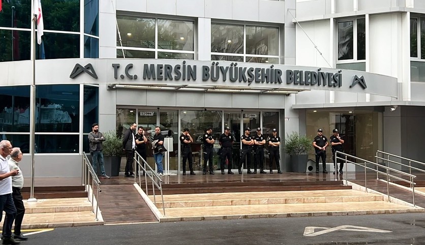 Mersin’de 3 belediyeye yolsuzluk operasyonu