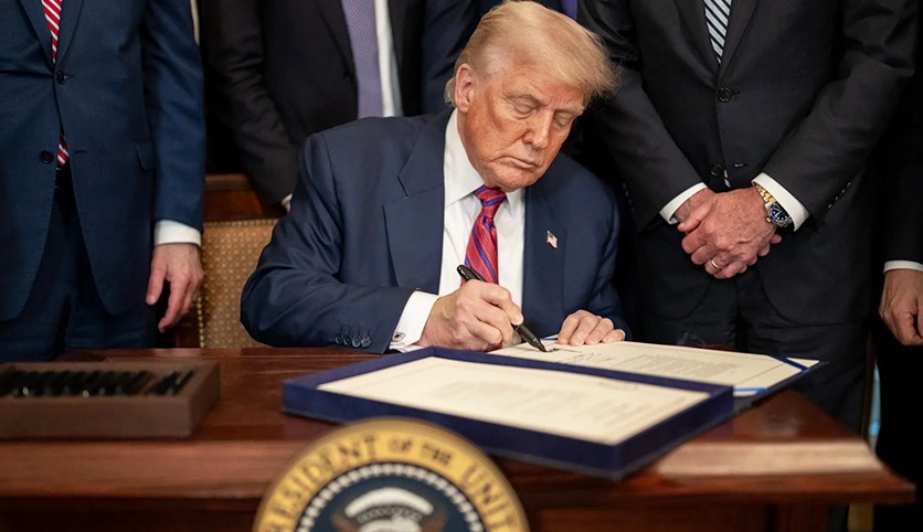 Trump, Rusya'ya yönelik yaptırım ve tarifeleri askıya aldı