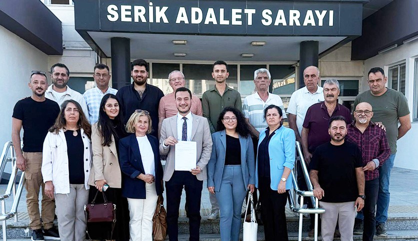 Yeni Parti'nin Serik yönetimi mazbata aldı
