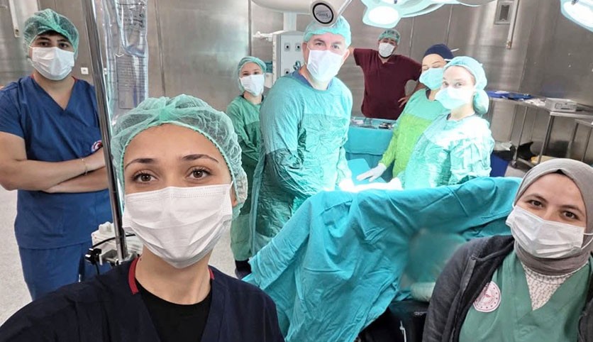 13 santimetrelik kitle 6 saatlik operasyonla çıkarıldı