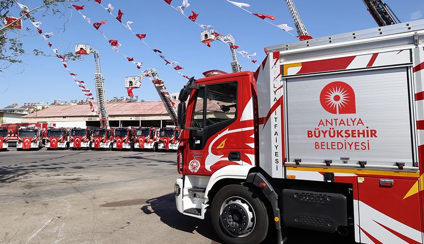 Antalya İtfaiyesi’nin yeni araçları sahada