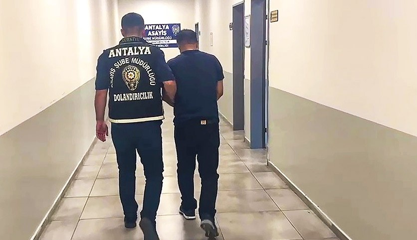 Antalya’da FETÖ bahanesiyle dolandırıcılık! Sahte komiser tutuklandı