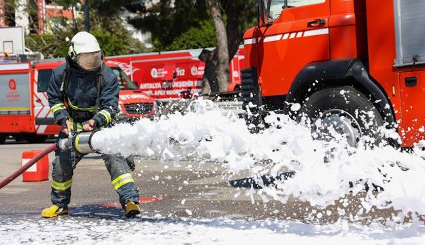 Antalya'da eğitim merkezinde korkutan yangın