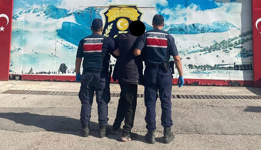 Aranan hükümlüyü jandarma yakaladı