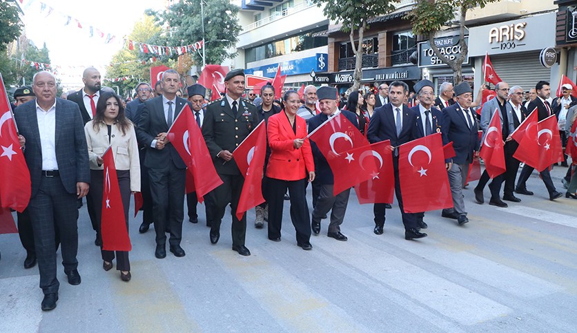 Burdur'da Gaziler Günü yürüyüşü