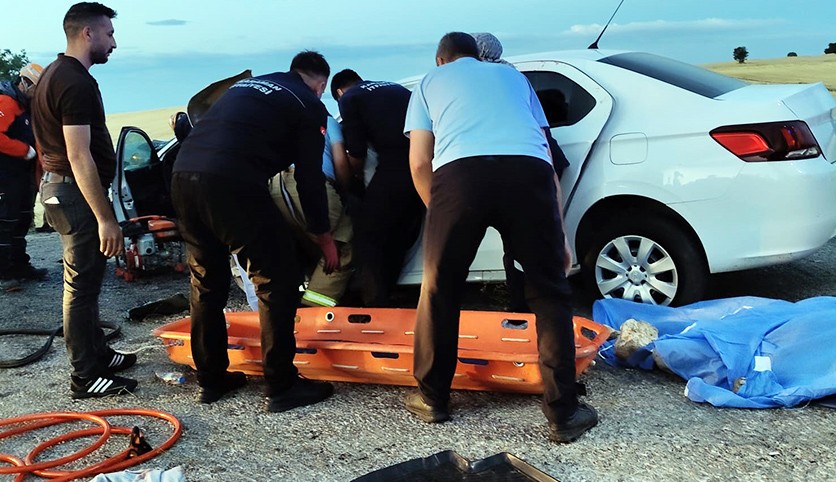 Düğün konvoyunda kaza: 2 ölü, 5 yaralı
