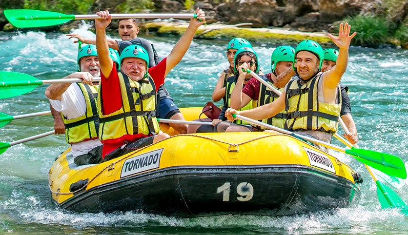 Gazetecilerin Antalya'da rafting heyecanı