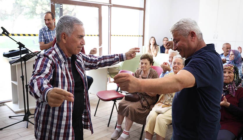 Mavi Ev alzheimer hastalarına ve yakınlarına moral oluyor