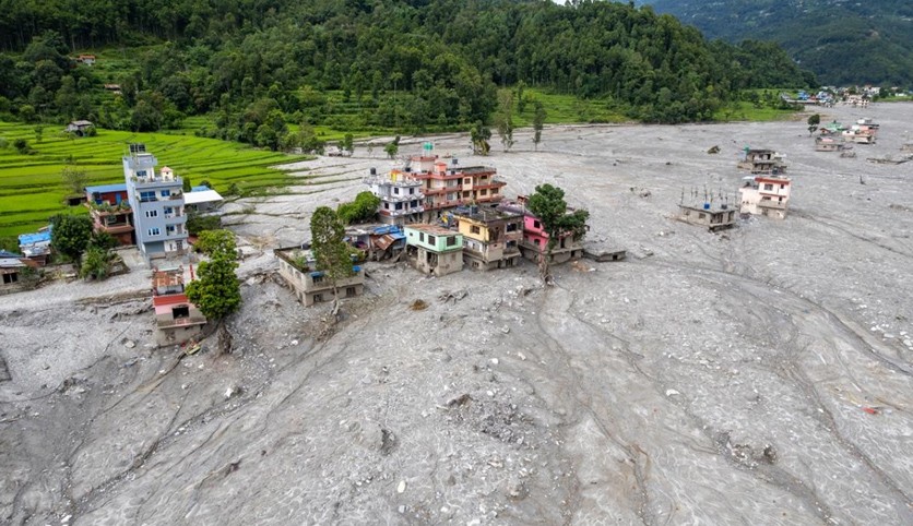Nepal'deki selde hayatını kaybedenlerin sayısı 1451'e yükseldi