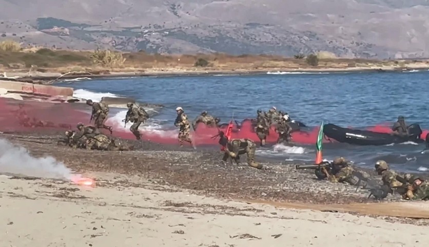 Yunan askerleri MEDUSA-15 tatbikatında denize düştü