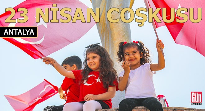 23 Nisan coşkusu Cam Piramit'te