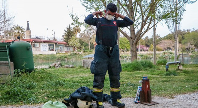 24 yaşındaki itfaiye eri, 200 yıllık geleneği sürdürüyor