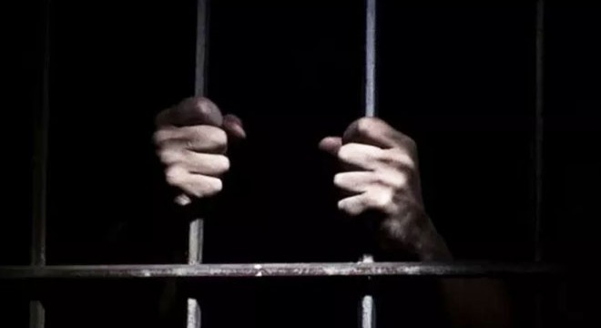 25 yıl hapisle aranıyordu, bazanın içinde yakalandı