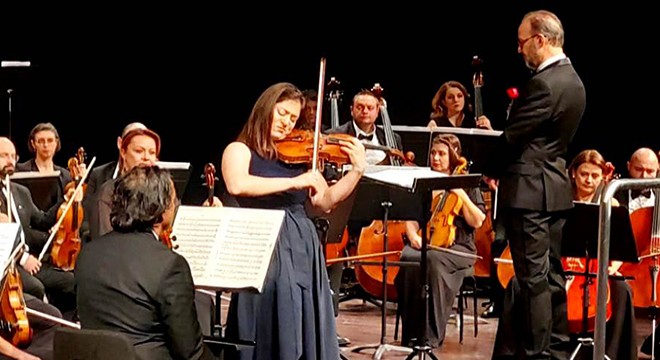 267 yıllık kemanıyla büyüledi