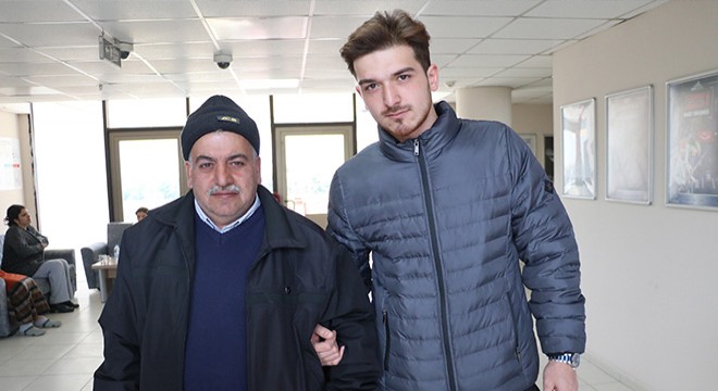 3 arkadaş, depremzedeler için memleketlerine dönmedi