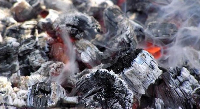 3 arkadaş, ısınmak için yaktıkları kömürden zehirlendi