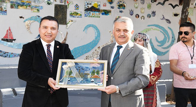 3 bin 500 atık parçadan 'Atık Sanat Duvarı' oluşturuldu