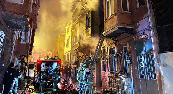 3 katlı binada yangın