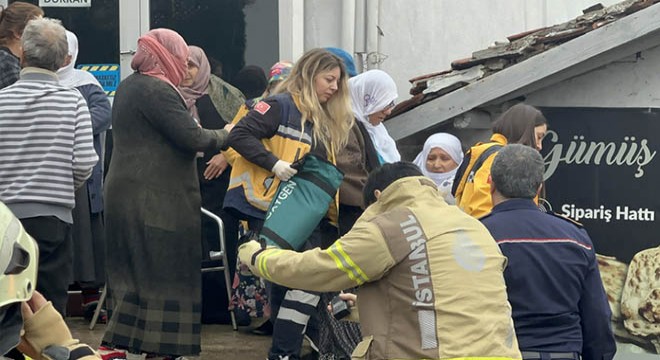 3 katlı binanın çatısı alev alev yandı