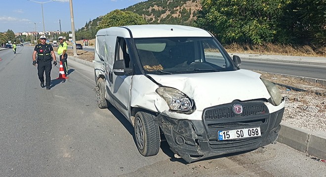 3 otomobilin çarpıştığı kazada 1 yaralı
