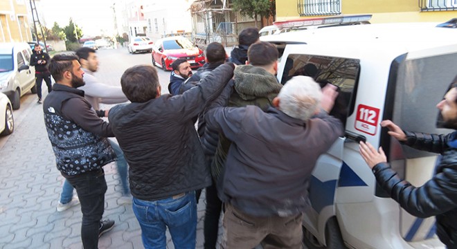 3 kişiyi yaralayan alkollü sürücü darbedildi