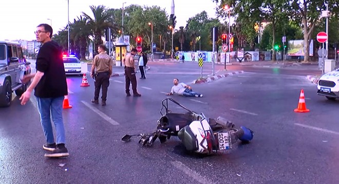 3 motosiklet çarpıştı: 1'i ağır 5 yaralı