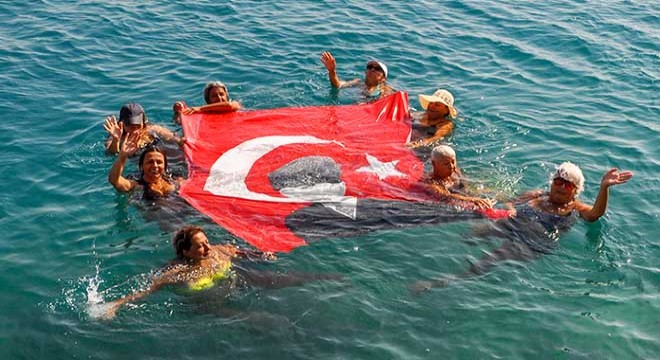 30 Ağustos'u denizde kutladılar