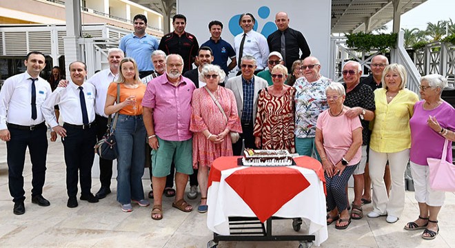 30 yıldır Antalya ya tatile gelen Alman çifte plaket