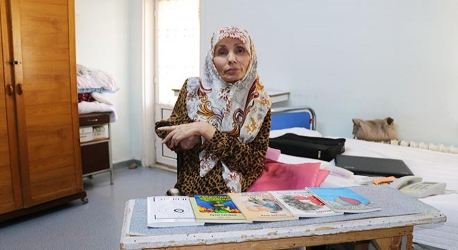 32 yıldır yatağa bağımlı, 5'inci şiir kitabını çıkardı