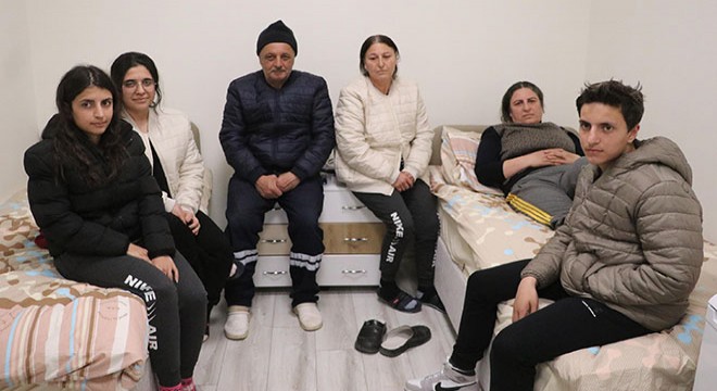 4 kişilik aile, tırnaklarıyla kazıdıkları delikten sağ çıktı