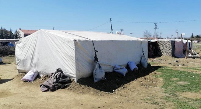 4 çocuk çadırda sobadan sızan gazdan zehirlendi