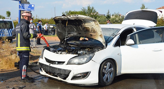 4 kişinin yaralandığı kazada otomobil bir anda alev aldı