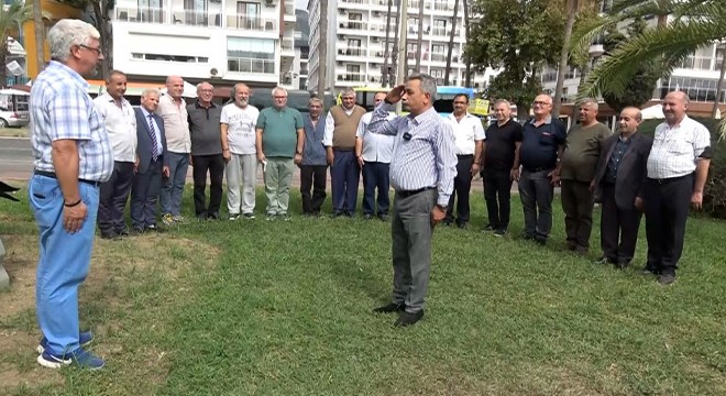 40 yıllık askerlik arkadaşları, sabah içtimasında