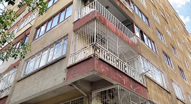 40 yıllık binadan beton parçaları düştü, 2 kişi yaralandı