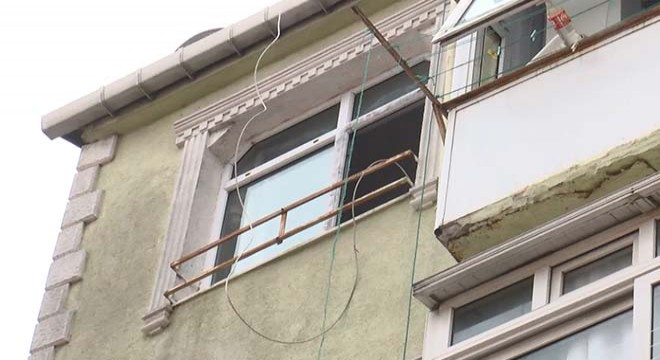 5'inci kattan düşen kadın hayatını kaybetti