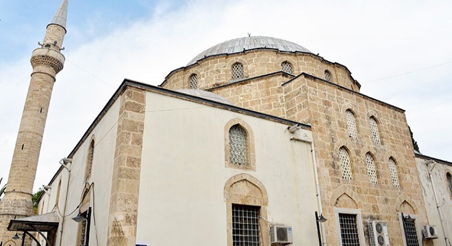 5 asırlık caminin boya ve çimentoyla kapatılan süslemeleri gün yüzüne çıktı