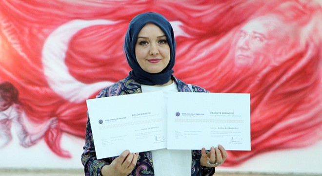 50 yaşında fakülte birincisi olarak mezun oldu