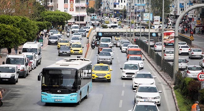 58 saatlik kısıtlama trafiği kilitledi