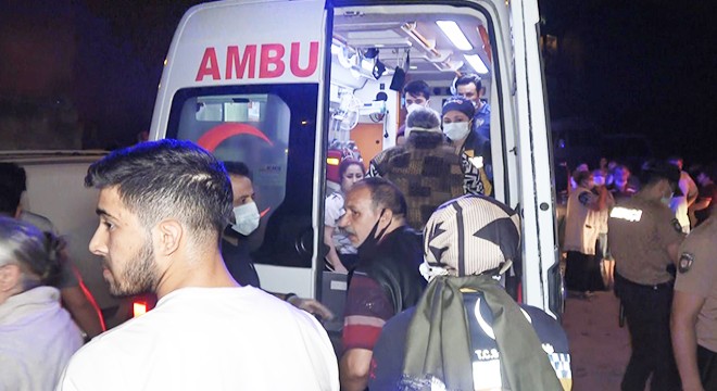 6 katlı binada yangın paniği: 3 kişi dumandan etkilendi