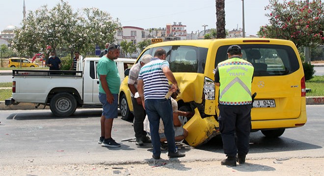 6 kişinin yaralandığı zincirleme kaza kamerada