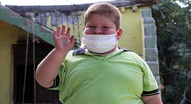 6 yaşında 68 kiloya ulaşan küçük Mustafa'nın tek hayali koşmak