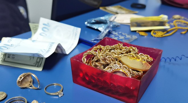60 bin TL'lik para ve altın olan cüzdanı sahibine teslim ettiler